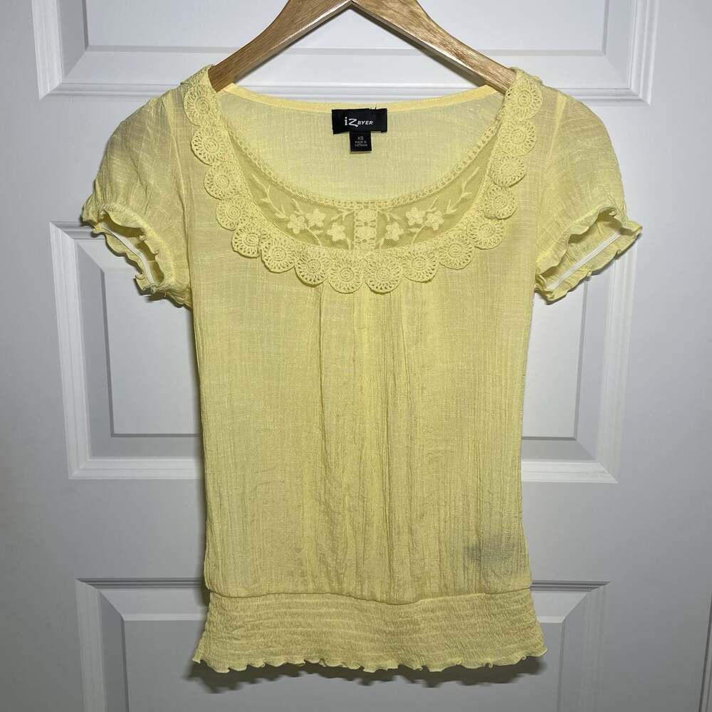 iz Byer Yellow Lace-Trimmed Cap-Sleeve Blouse Scalloped-Crochet Scoop-Neck Sheer